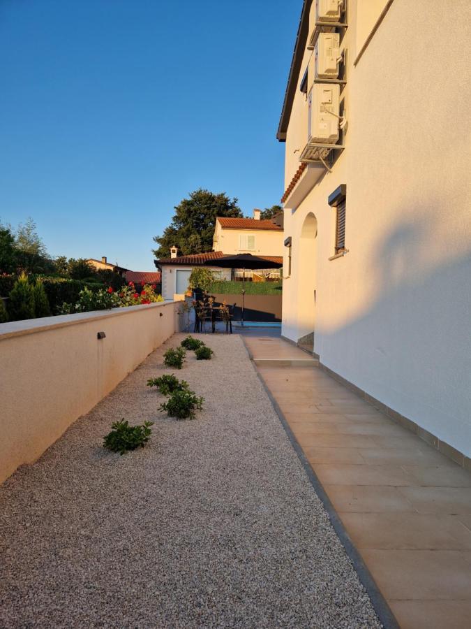 Villa Castanea - Kuca Za Odmor S Bazenom Kukci Екстер'єр фото